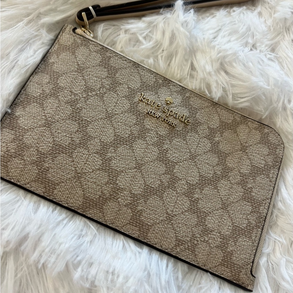 Kate Spade Lucy Wristlet - Picture 3 of 6